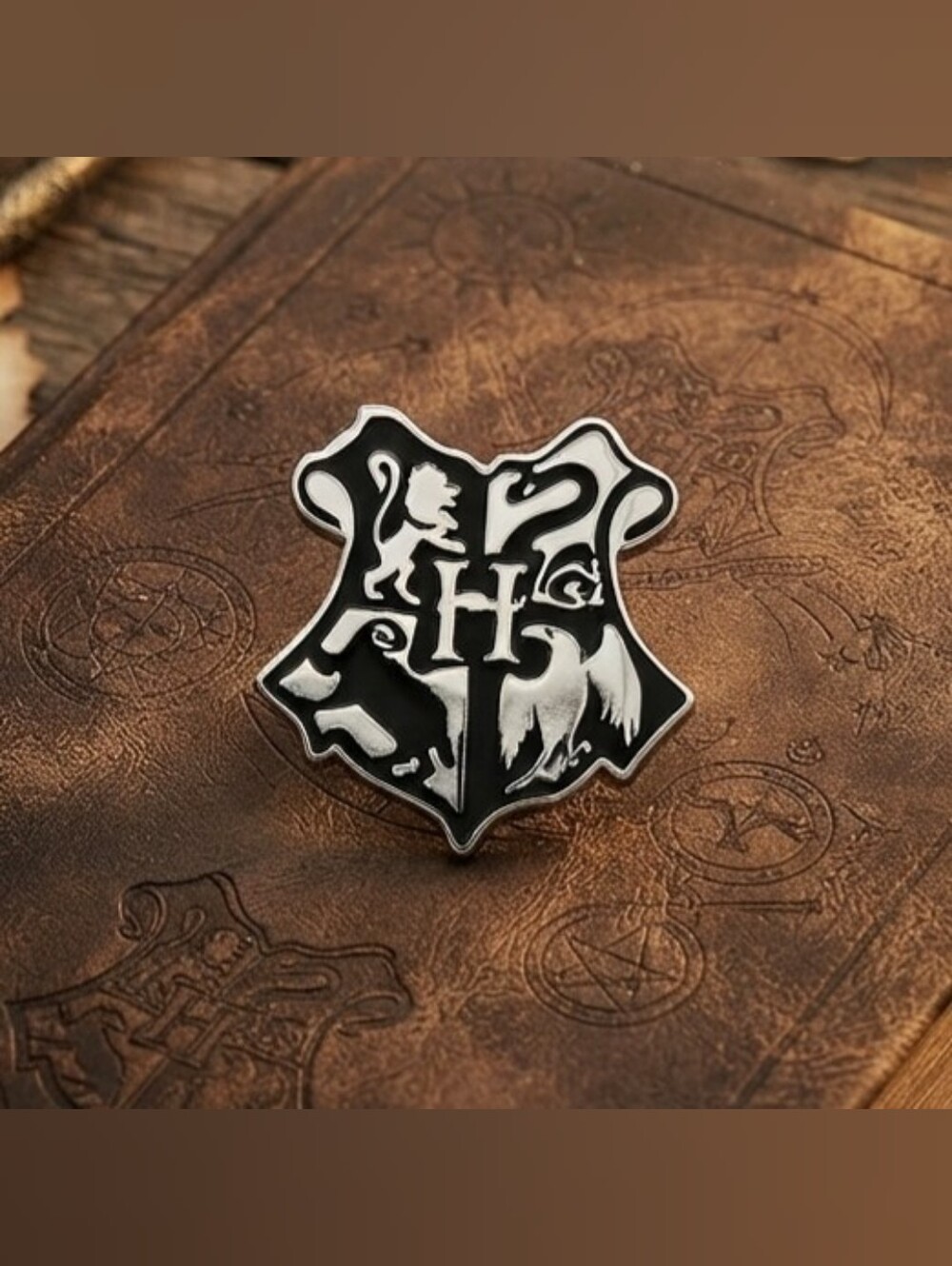 Harry Potter Hogwarts Crest Enamel Pin Badge: Black Silver Wizarding School